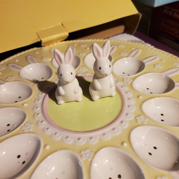 Grasslands Road Spring Collection Egg Plater with Salt & Pepper Bunny Shakers - Picture 2 of 6